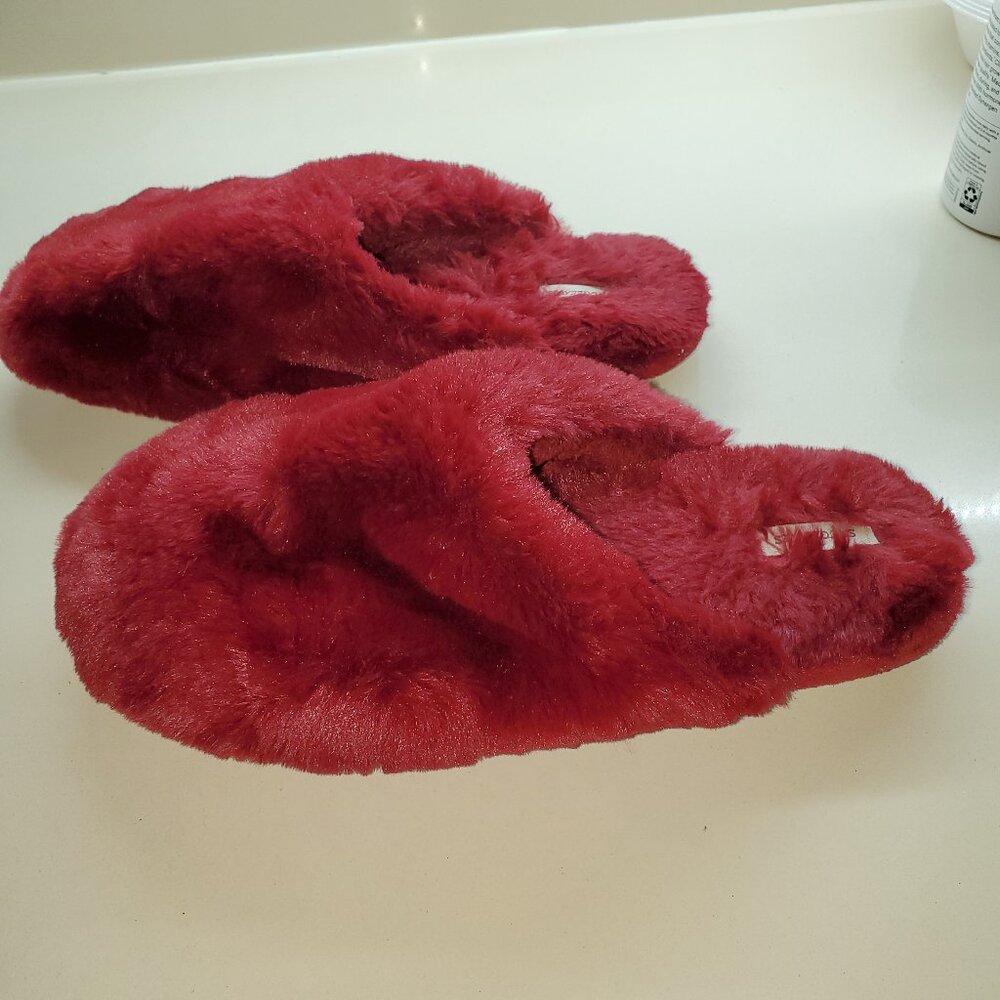 FURRY SLIPPERS